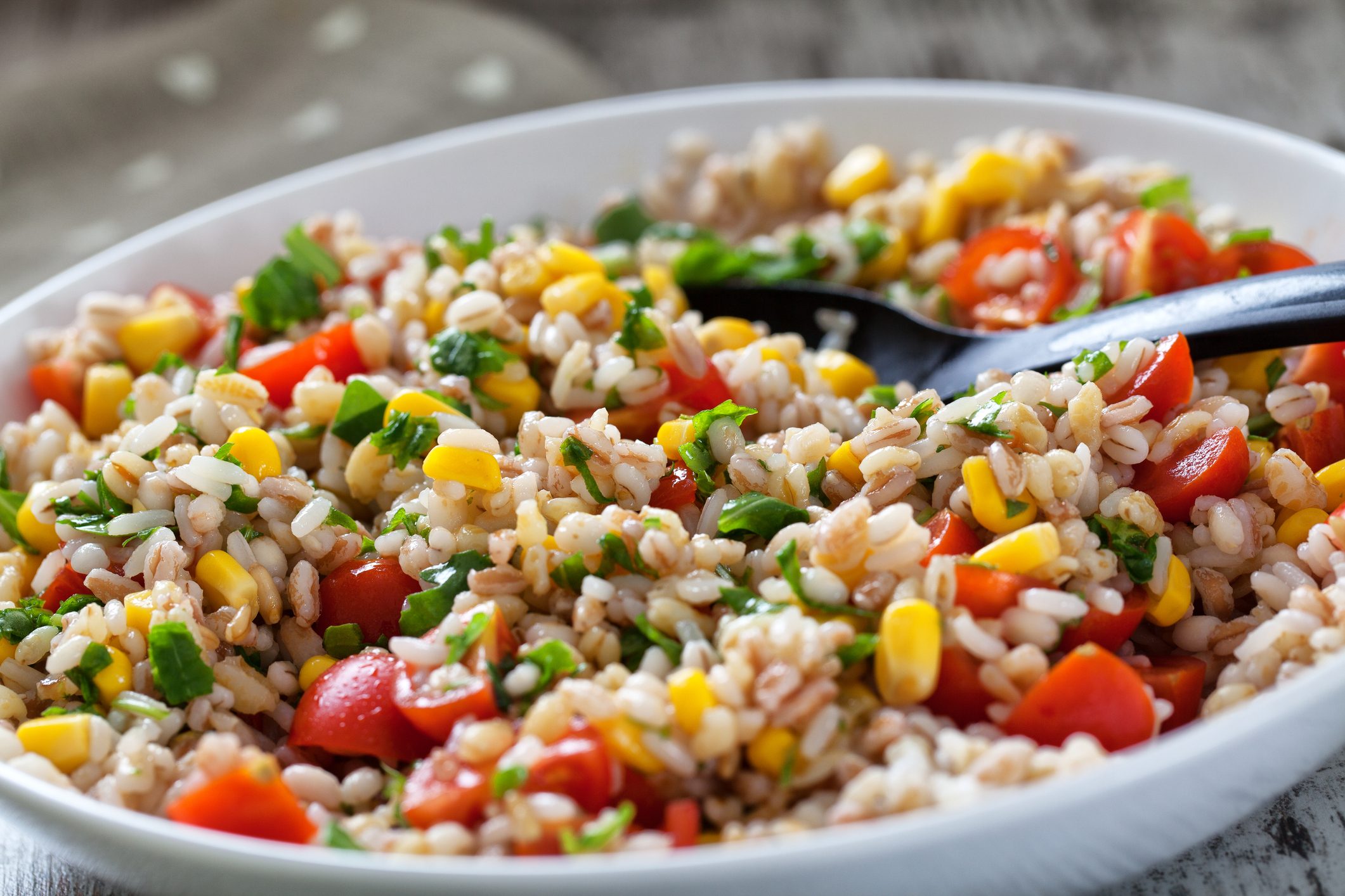 Farro con feta e verdure